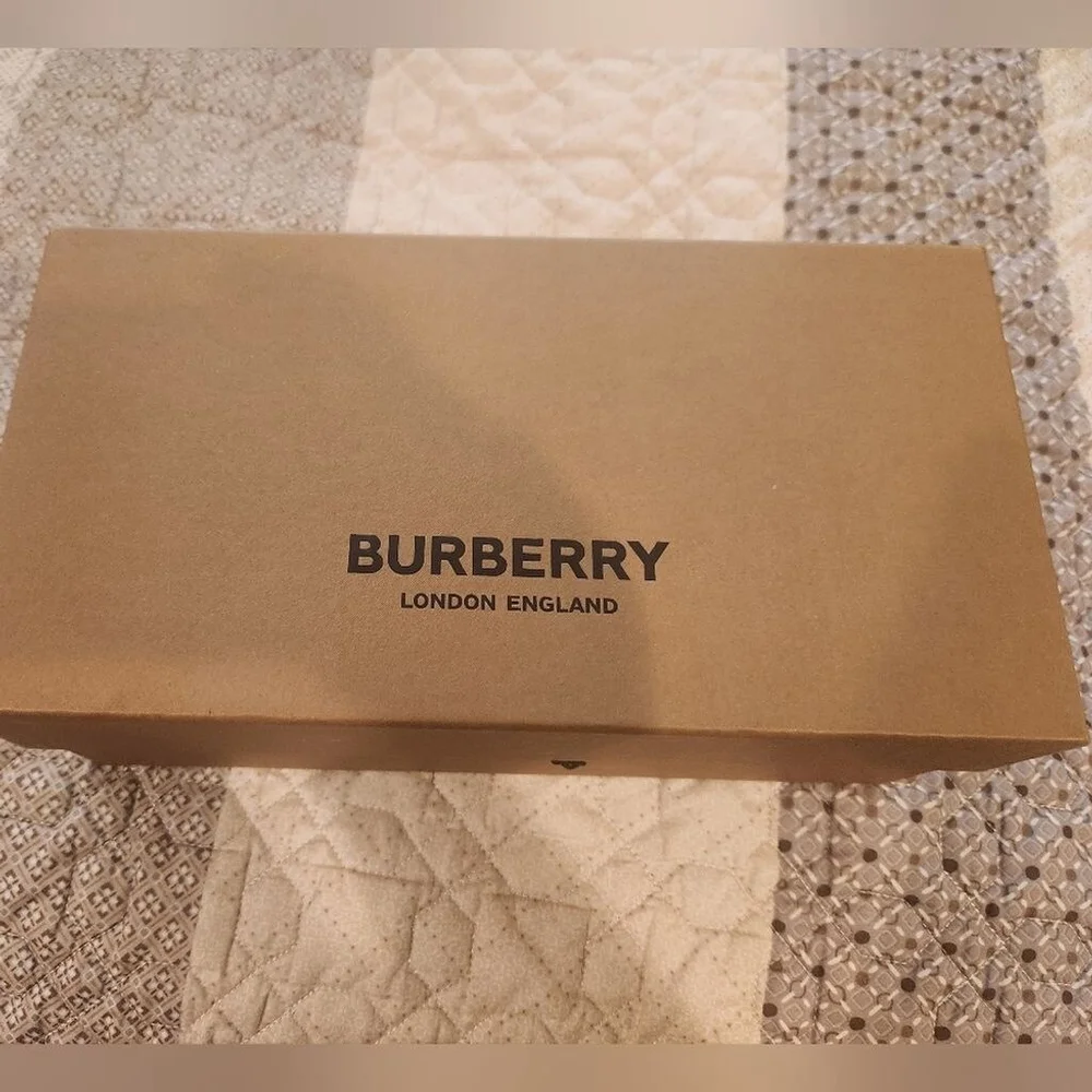 NWB Burberry Wilma Sandals
